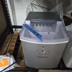 Igloo Countertop Ice Maker – Portable – Makes Ice in Minutes – Clean