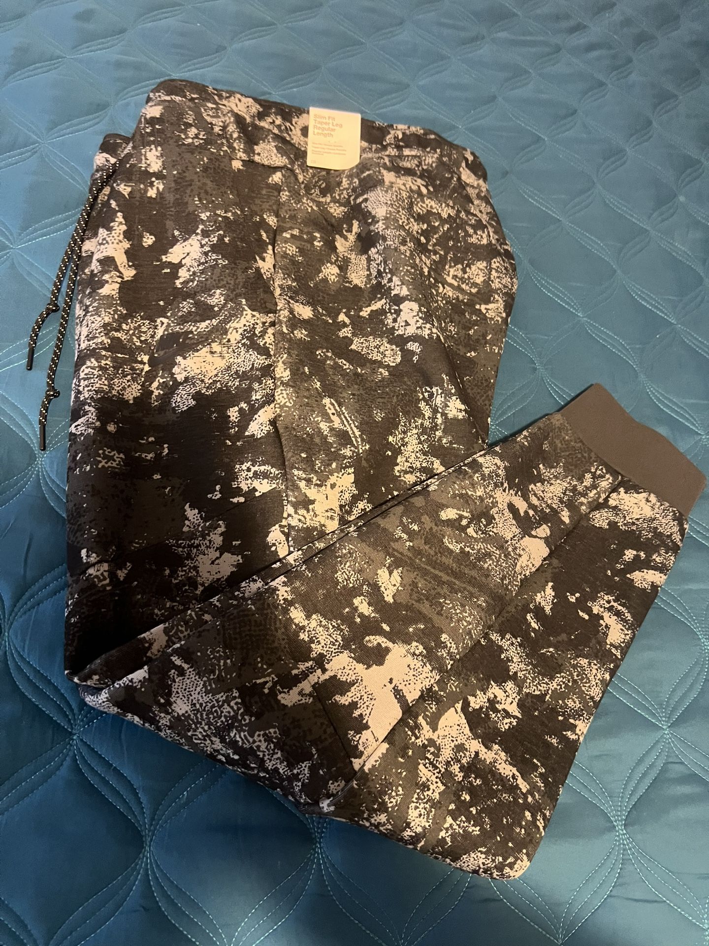 Nike Tech Fleece Joggers 2XL Men’s Black Camo Brand New 