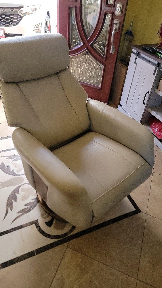 Benchmaster Recliner Chair