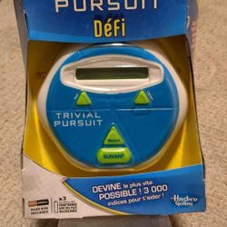 Trivial Pursuit Defí (Hints) Handheld Electronic Game Pass & Party 2013 - French