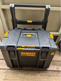 New DEWALT rolling job box