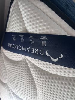 Dreamcloud mattress.