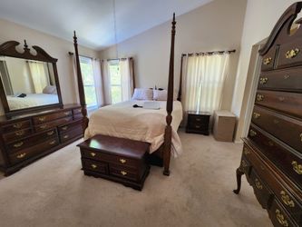 Gorgeous bedroom set!