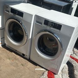 Whirlpool set washer and dryer 24” wide  / working perfect / 2 month warranty