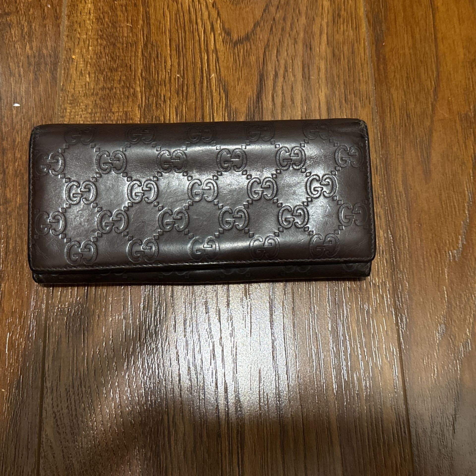 Authentic Gucci Wallet - Brown Lightly Used