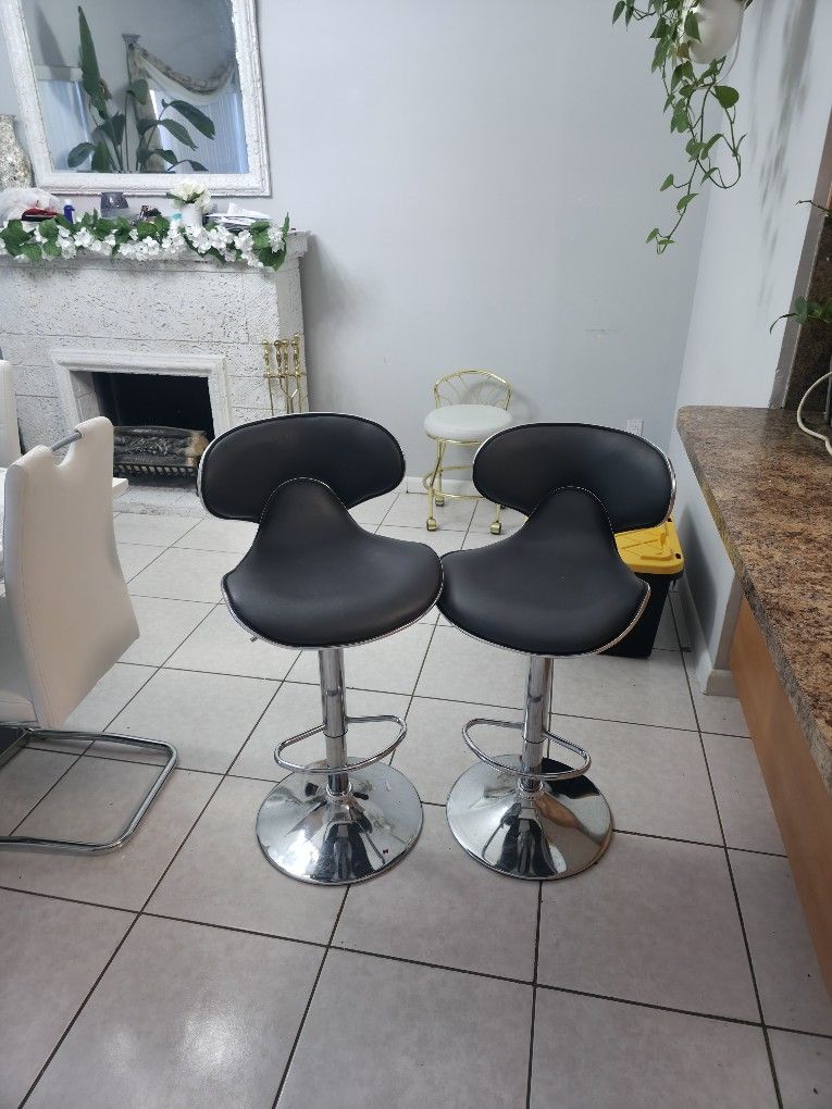 2 Bar Stool