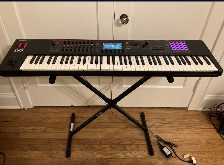 Roland Fantom 07 synthesizer keyboard workstation
