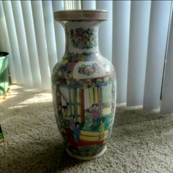 18in Tall Asian Vase With Gold Accents, Ladies And Flowers