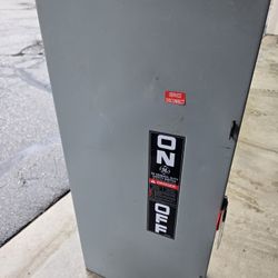 3 Ph  200 AMP G .E Disconnect Switch 