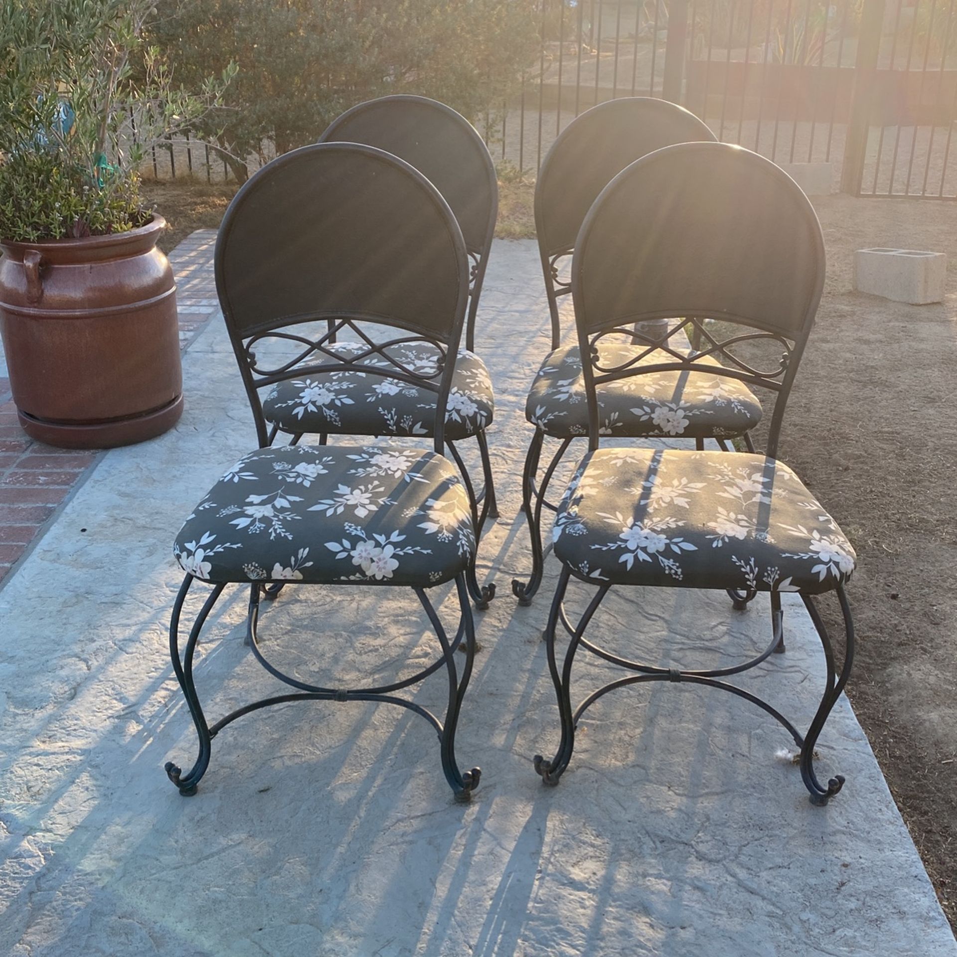 4 Chairs
