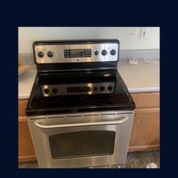 Stove And Microwave 