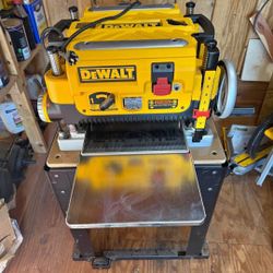 DeWalt DW735 Planer with Table