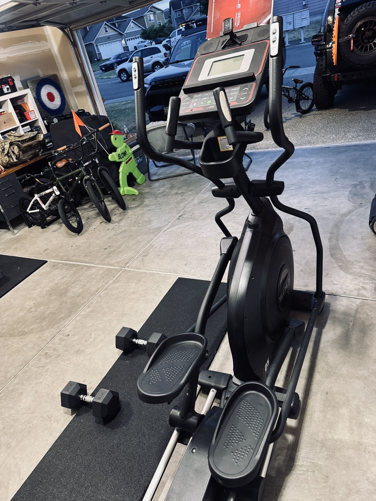 SOLE E25 Eliptical Machine