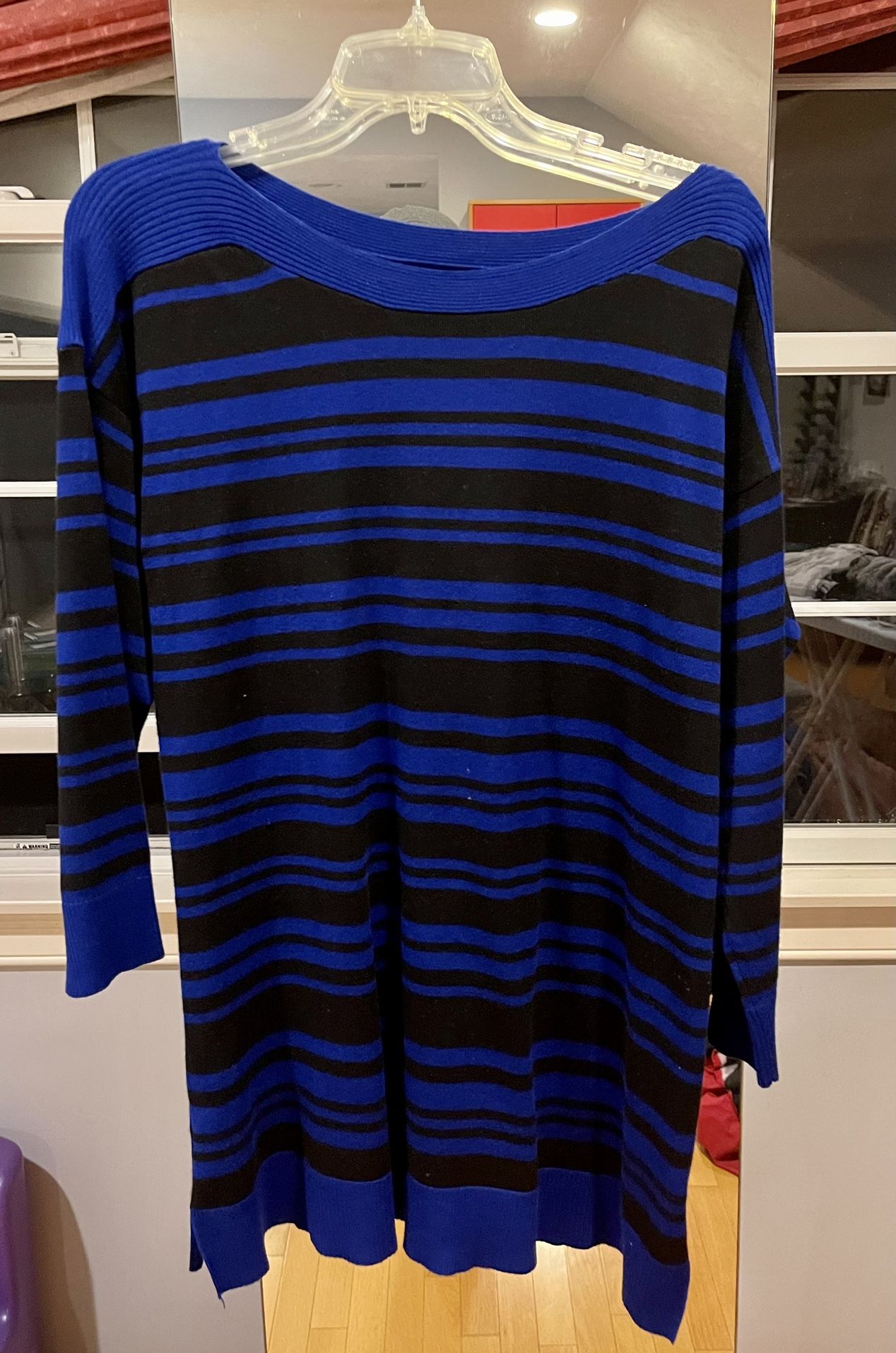 NWOT Cable & Gauge Black/Blue Sweater Tunic, Size XL