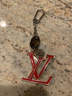 Nice large keychain red with gold color, new.