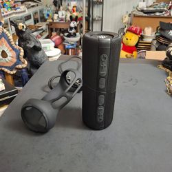 Breakaway Wireless Bluetooth Speaker Model:X(contact info removed) Twists Apart For True Stereo Experience Tot 10W W/Silicone Casing Works Great 9"