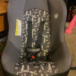 Cosco Car. Seat For Infant To Toddler Price 35$ Pick Up In. E.  Side.  Tacoma 