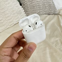 Apple AirPods with Charging Case