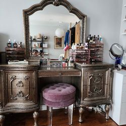 FISHTOWN: Beautiful wood vanity Make up table With Mirror 