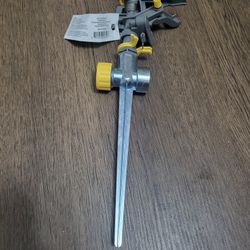 Lawn Sprinkler with Metal Spike Base