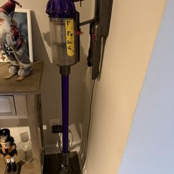 Dyson V10 Animal Hardly Used