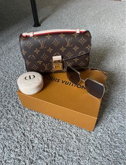 Louis Vuitton Pochette Métis East West Monogram Bag