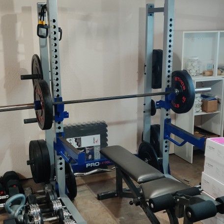 Squat rack + weights 