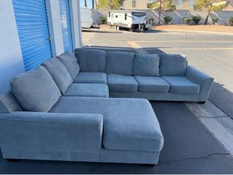 Light Gray Sectional Couch 🚛🚚 Free Delivery 🚛🚚