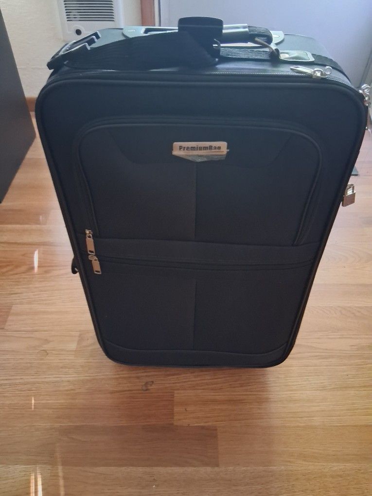 PREMIUM BAG WITH CARRY ON AND BATHROOM BAG