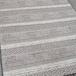 Gray & White 5x8 Area Rug