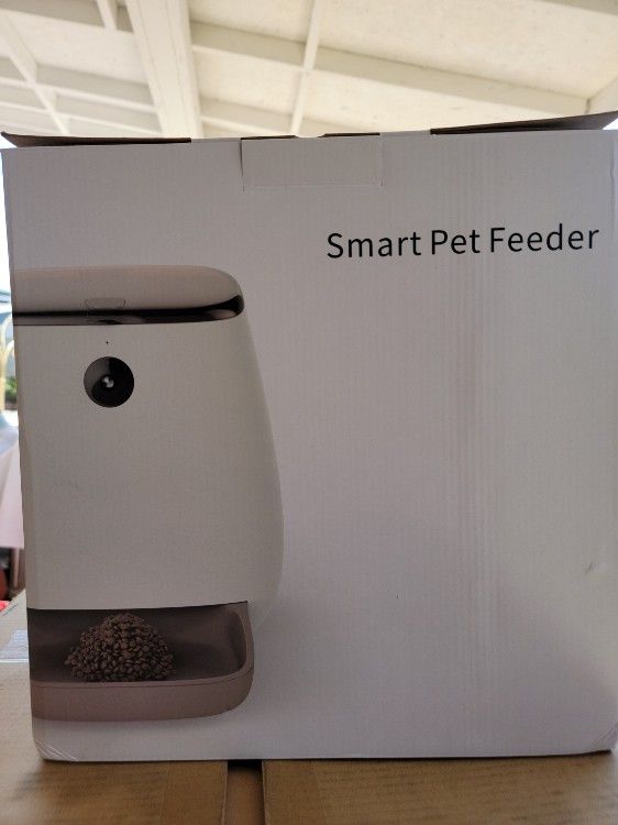 Smart Pet Feeder With Camera