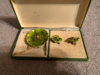 Vintage Brooch with matching Earrings.