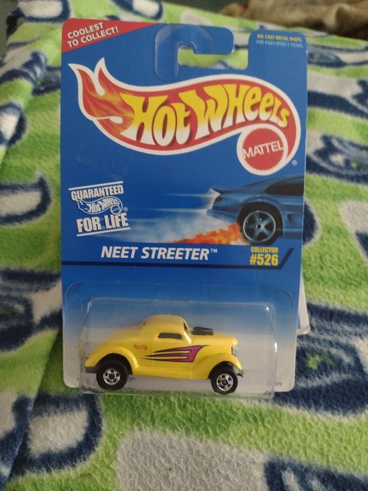 Hot Wheels Bundle 1991 Blue Card Pink 3 Window 31, 1996 Blue Card Neet Streeter Yellow #526 See Below