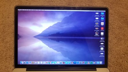 Apple MacBook Pro 17" inch. Big screen. Rare model