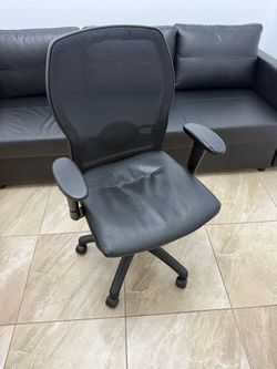 Adjustable Black Mesh Office / Desk Chair