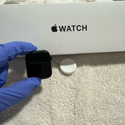 Apple Watch SE (2nd Generation) 40 mm in Midnight (Like new!)