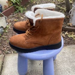 Winter Snow Boots for Women Comfortable Outdoor Anti-Slip Ankle Boots Suede Warm Fur Lined Booties Lace Up Flat Platform Shoes Size 7.5