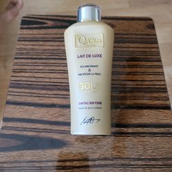 QWhite Paris Lait De Luxe Eclaircissant Protégé LA Peau Body Lotion