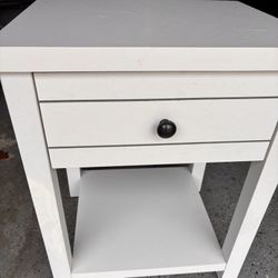 Cute Table/nightstand