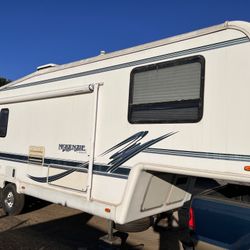 1998 McKenzie By Monaco 5th Wheel Trailer 
