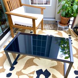 Outdoor patio table