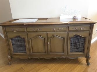 Refurbished vinyl record player