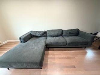 Living Spaces MODERN SECTIONAL with CHAISE