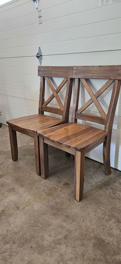 PAIR OF WOOD CROSSBACK CHAIRS