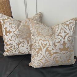 Decorator Pillows! Super Plush And Soft, Pristine Condition