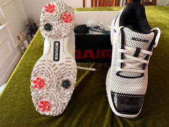 Golf shoes