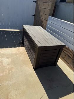 Deck box