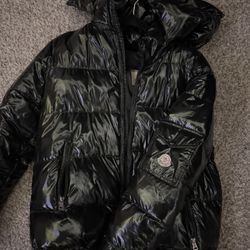 moncler coat with tag scanning size medium mens