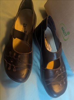 Naot Mary Jane brown size 39