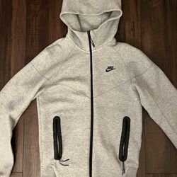Nike Tech Size Small